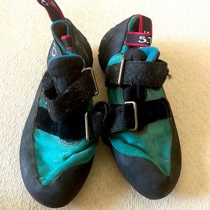 Anasazi women’s climbing shoe